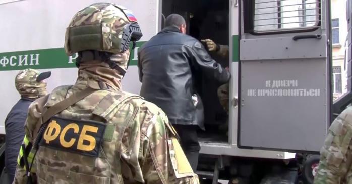 ФСБ продолжает задерживать украинцев на админгранице с Крымом. Фото: ТАСС