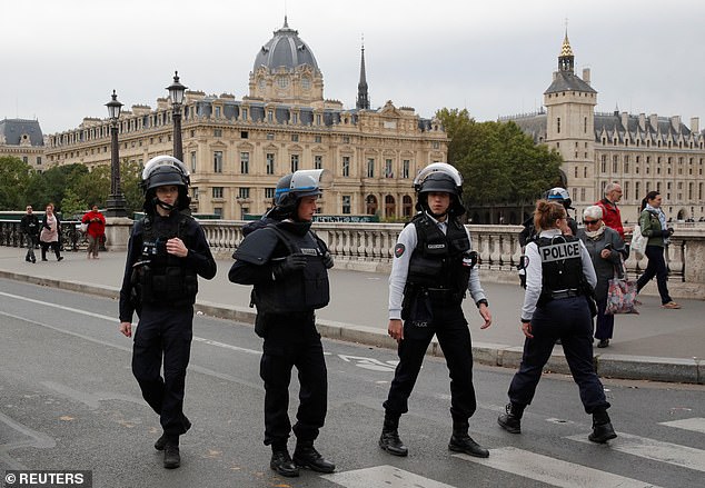 Напад у Парижі: чоловік із ножем зарізав чотирьох поліцейських. Фото: dailymail