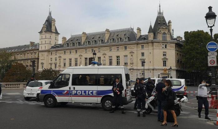 Напад у Парижі: чоловік із ножем зарізав чотирьох поліцейських. Фото: Telegram
