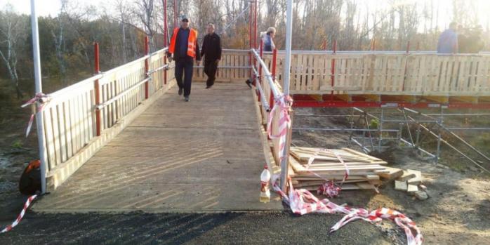 Тимчасовий перехід на мосту біля Станиці Луганської, фото: Офіс президента