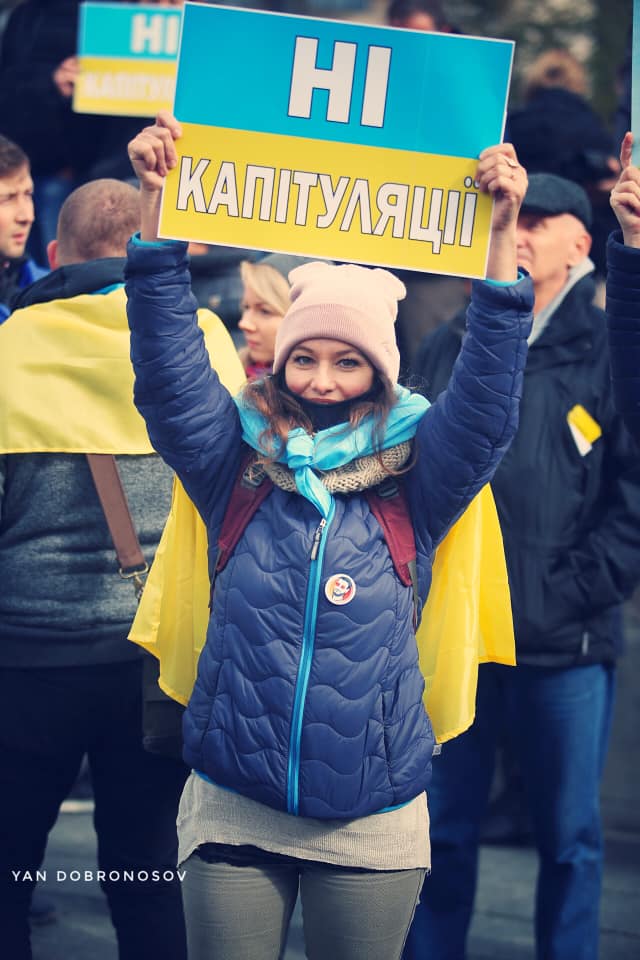Украина против капитуляции фото крупнейших акций протеста во время президентства Зеленского, фото — Фейсбук Я.Доброносова
