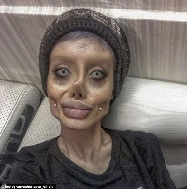 В Иране за богохульство арестовали «зомби-двойника» Джоли, фото — Mirror