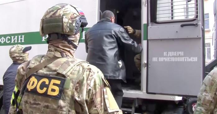 ФСБ затримала українського активіста. Фото: ТАСС