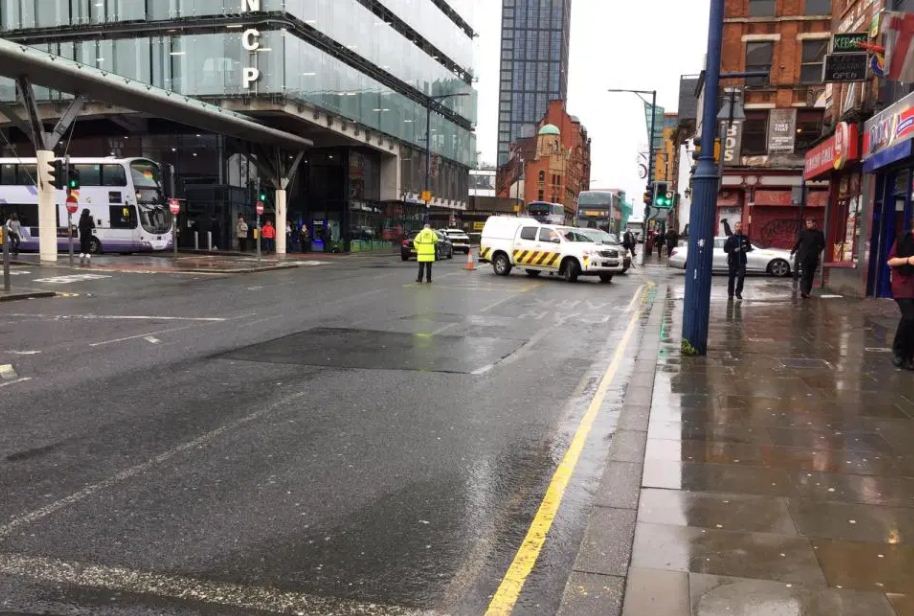 Атака в Манчестере: неизвестный напал с ножом на людей в торговом центре, ранены четыре человека, фото — The Sun