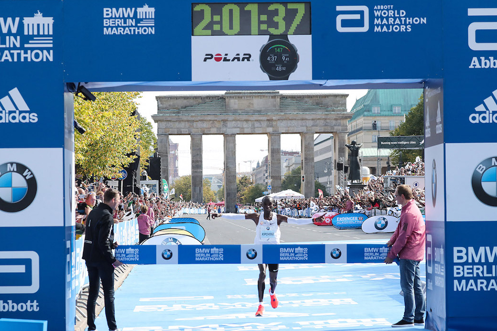 Мировой рекорд в марафоне: Кипчоге впервые пробежал 42 км 195 м быстрее двух часов, фото — Reuters