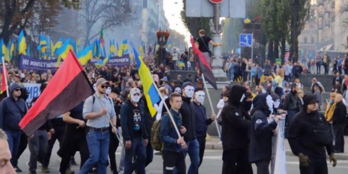 В Киеве проходит акция «На капитуляции», фото: «Громадське»