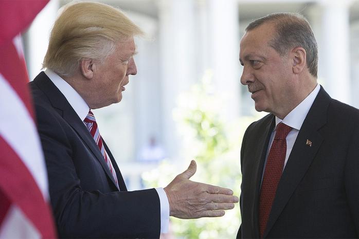 Война Турции в Сирии: Трамп потребовал от Эрдогана немедленно прекратить огонь. Фото: Комсомольская правда