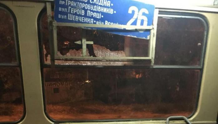 В Харькове неизвестные обстреляли трамвай с десятками пассажиров: последствия инцидента. Фото: Нацполиция