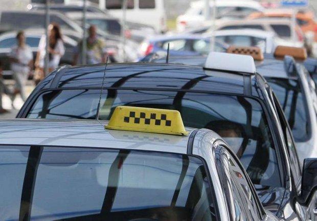 В "Слузі народу" запропонували ввести податки для водіїв таксі. Фото: 24 канал