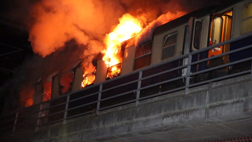 Пожар поезда в Германии. Фото: morgenpost.de