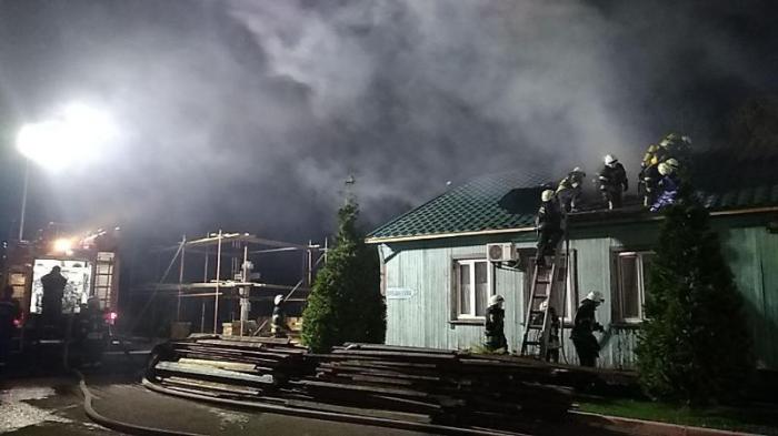 В Одесі загорілася будівля Свято-Іверського чоловічого монастиря, фото: ДСНС