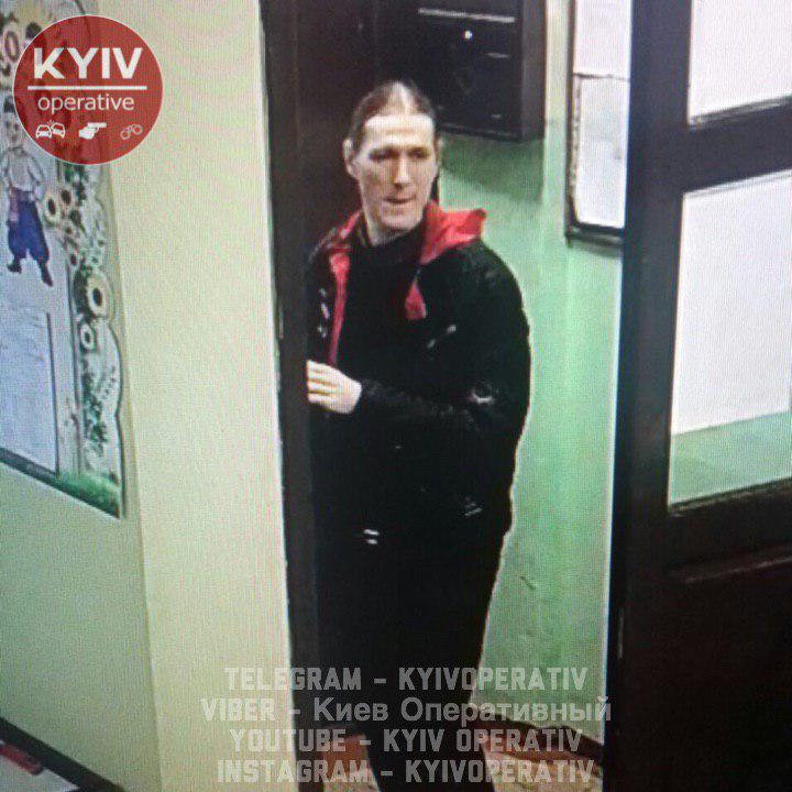 Новости Киева: задержали извращенца, который проник в туалет киевской школы, фото — Фейсбук "Киев оперативный"