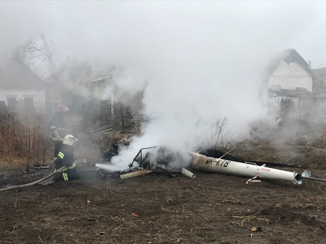 Авиакатастрофа: появились первые фото с места падения вертолета на Полтавщине, фото — ГСЧС