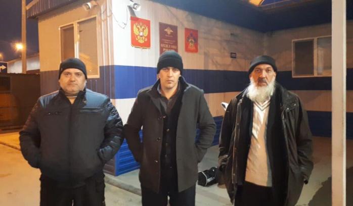 Анексія Криму: у Росії зупинили авто із кримськими татарами, які поверталися додому із суду, фото — "Кримська солідарність"