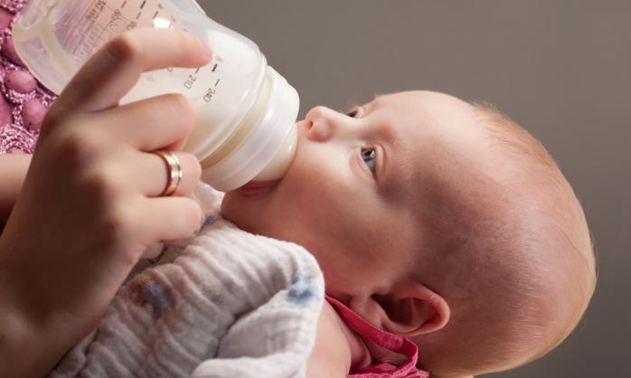 Новини Росії: у Пітері мати напоїла одномісячне немовля рідиною для видалення накипу, фото —