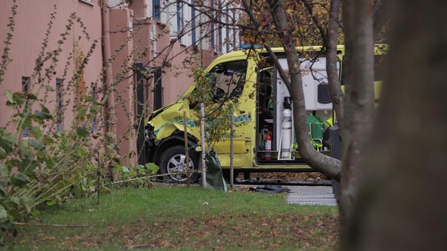 Напад в Норвегії: в Осло озброєний чоловік викрав «швидку» і збив кількох перехожих, фото — Твіттер Oskar Aanmoen