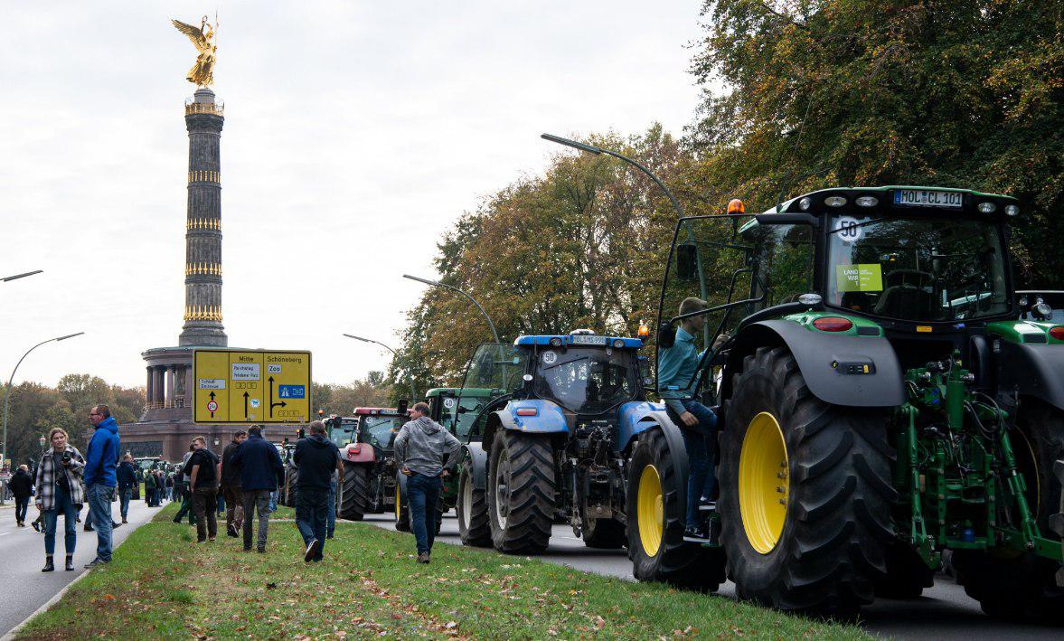 Новости Германии: тракторный протест заблокировал движение в крупнейших городах страны, фото — DPA