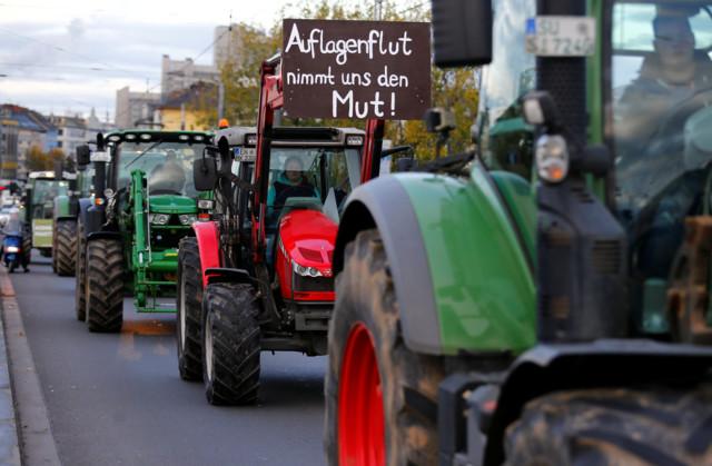 Новости Германии: тракторный протест заблокировал движение в крупнейших городах страны, фото — Local