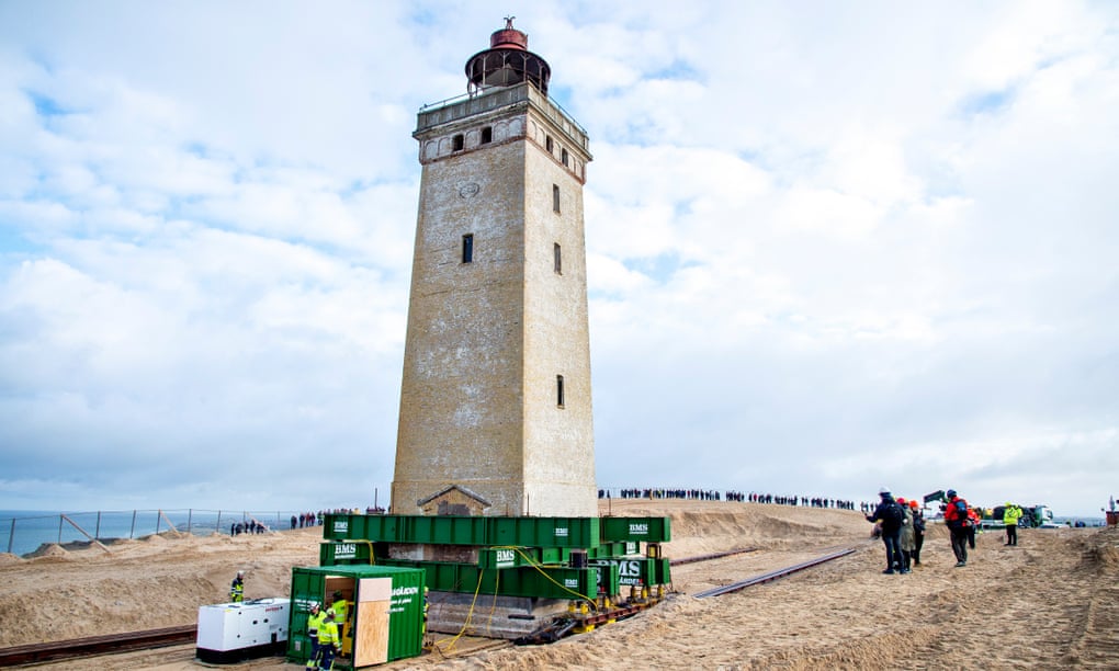 В Дании спасают исторический маяк. Фото: guardian.com