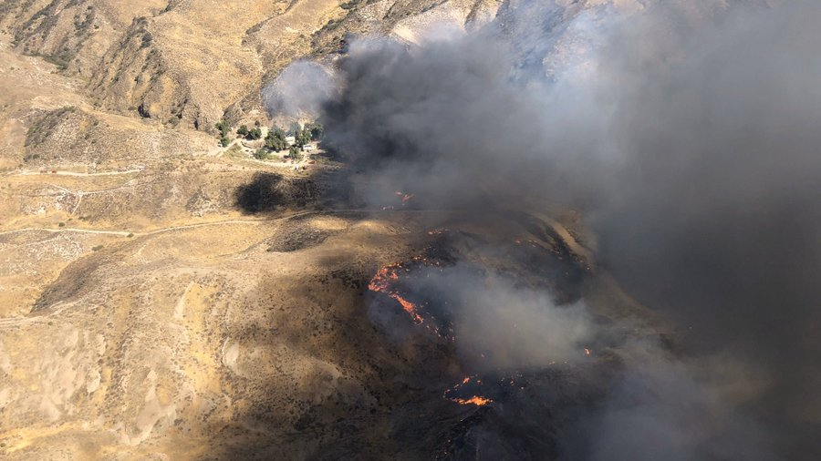 Пожежі у США: вогонь підбирається до Лос-Анджелеса, фото — Reuters