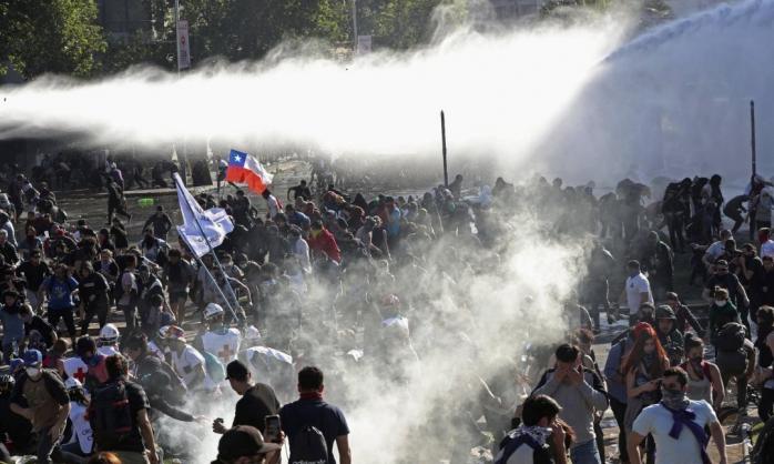 Протесты в Чили: президент потребовал роспуска правительства. Фото: РИА Новости
