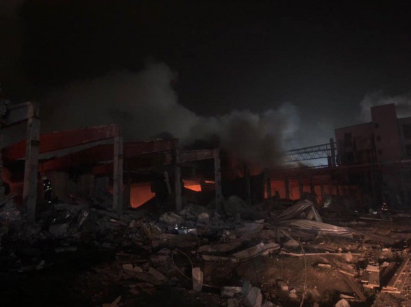 В Днепре взорвался и сгорел заводской склад, фото — nashemisto.dp.ua