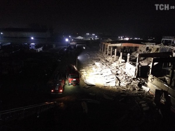 В Днепре взорвался и сгорел заводской склад, фото — ТСН