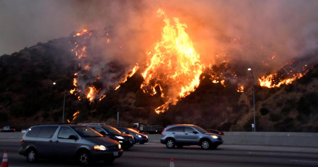 Пожары в Калифорнии: звезды Голливуда покинули свои дома, фото Twitter