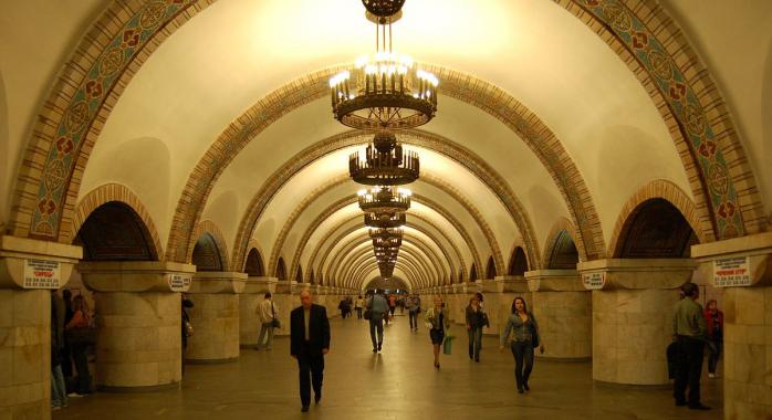 Станцию киевского метро «Золотые ворота» будут закрывать на вход, фото: Википедия 
