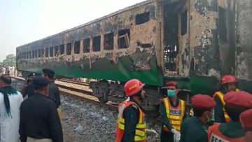 В Пакистане произошел мощный взрыв в поезде, фото: Reza Shah