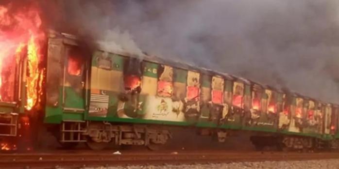 У Пакистані стався потужний вибух у поїзді, фото: News18