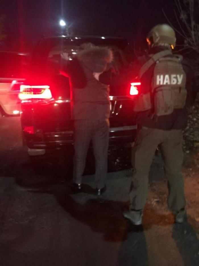 Харківського чиновника затримали під час спроби дачі хабара детективу НАБУ, фото: НАБУ