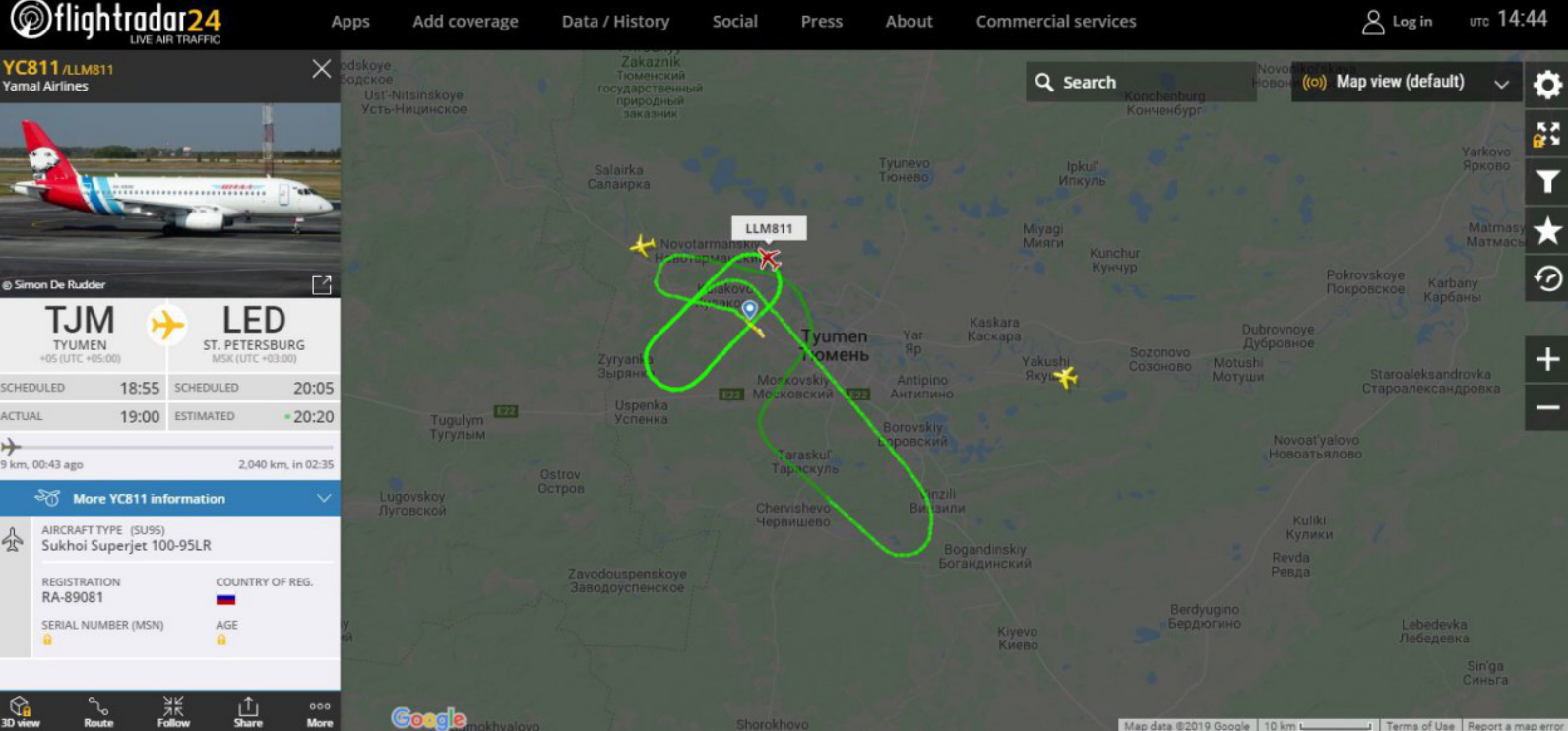 Самолет Sukhoi Superjet-100 кружит над Тюменью и производит топливо, фото flightradar24