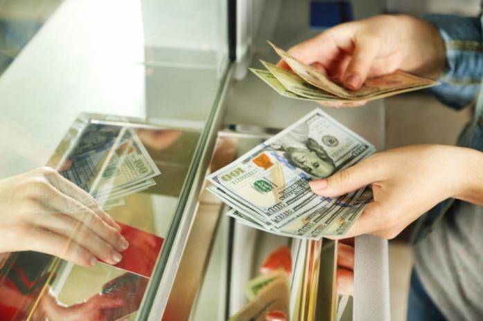 С сегодняшнего дня в Украине отменили ограничения на покупку валюты. Фото: НБУ