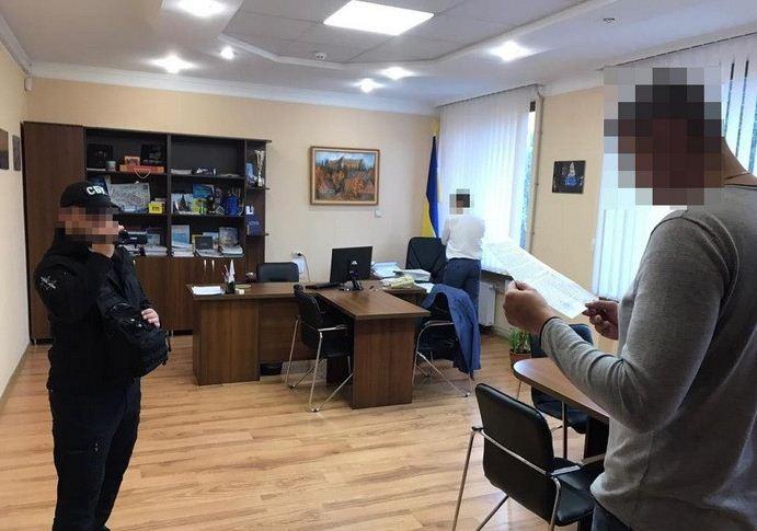 Дерибан земли: в Ужгороде заместитель мэра выкроил жене участки, которые перепродали за 1,2 млн грн, фото — СБУ