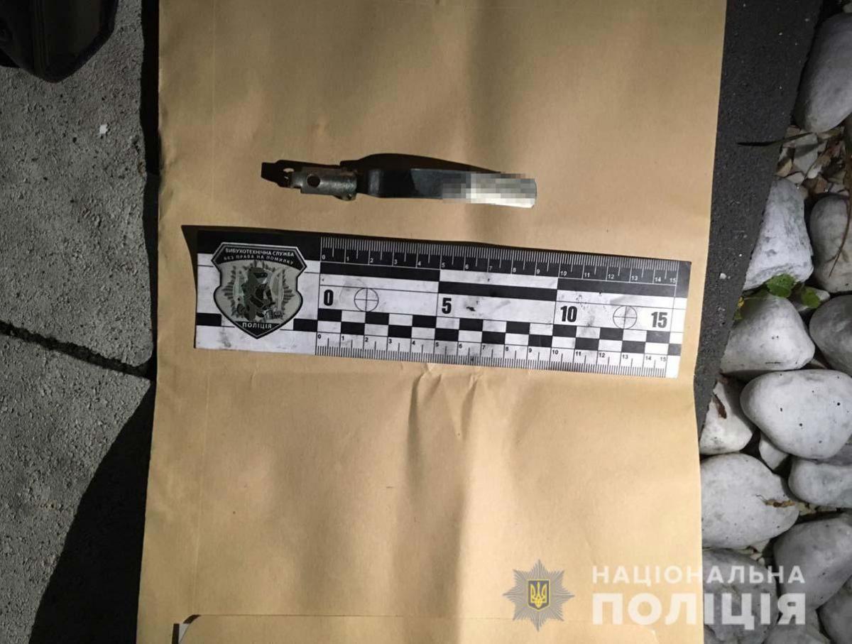 У Рівному на подвір’я екс-депутата кинули гранату, фото: Нацполіція