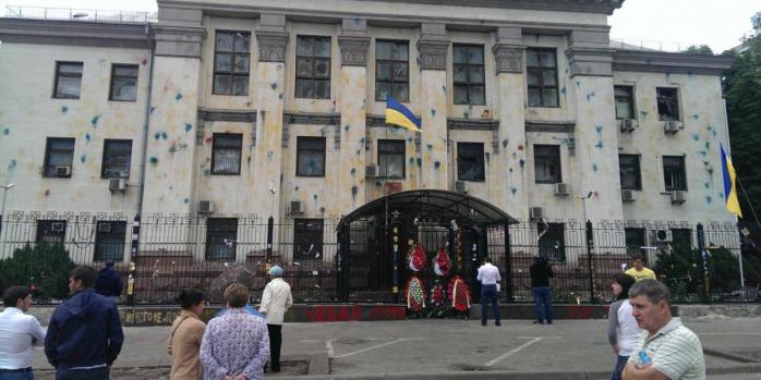 Акция у посольства России в Киеве, фото: Igor Chernoknizhniy
