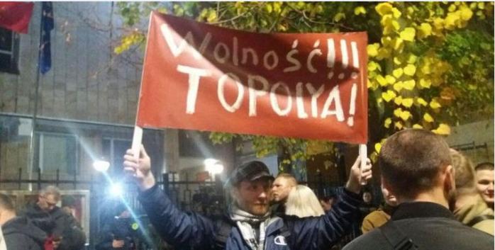 Задержание Мазура: в Киеве пикетируют посольство Польши, требуя освободить ветерана, фото — "Громадське"