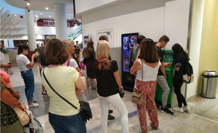Збій у «ПриватБанку» призвів до уповільнення роботи банкоматів, терміналів та додатку, фото — "Обозреватель"