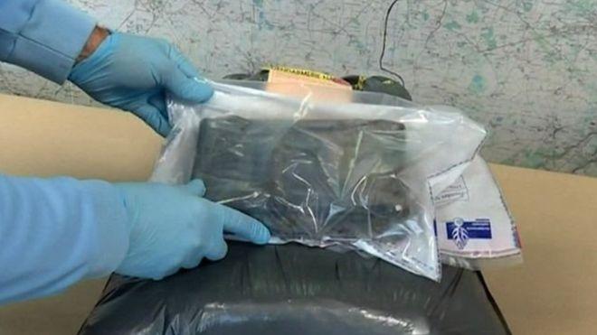 Тонну кокаїну викинув океан на французькі пляжі, фото — BBC