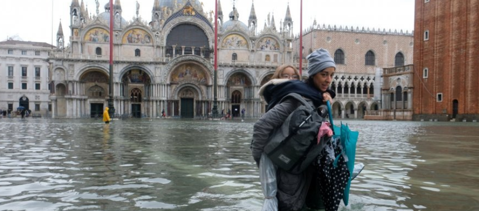 Вулиці Венеції затопило через дощі, фото: Reuters