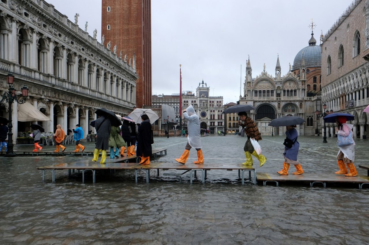Улицы Венеции затопило из-за дождей, фото: Reuters