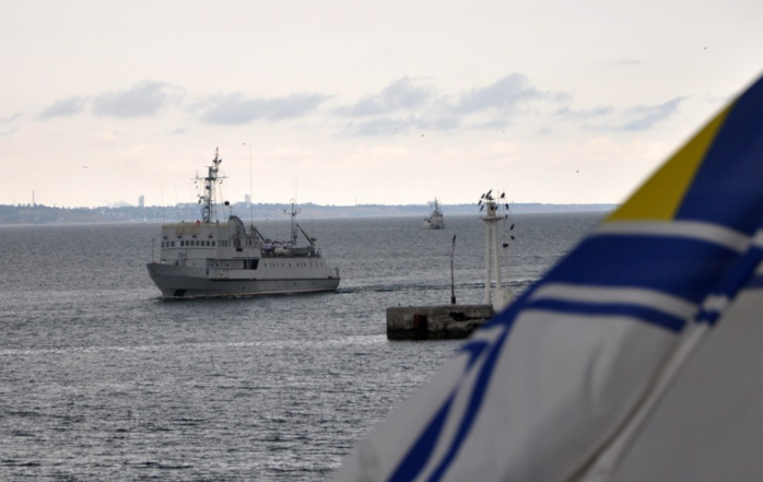 Над патрульними катерами «Старобільськ» і «Слов’янськ» урочисто підняли прапори ВМС України, фото: ВМС ЗСУ