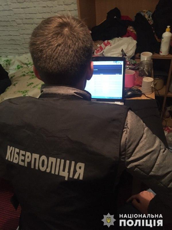 Задержан днепропетровский хакер, взломавший 3,5 тыс. аккаунтов по миру. Фото: Нацполиция