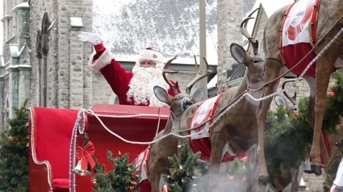 Санта знову прилетів: в Канаді стартували різдвяні паради, фото — CBC
