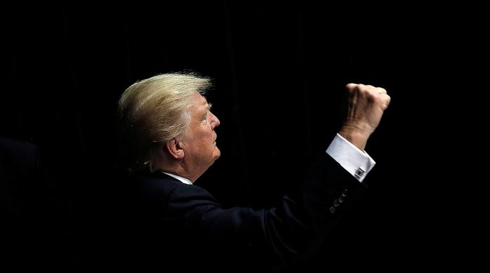У розпал імпічменту 73-річний Трамп похвалився відмінним здоров'ям, фото — Reuters