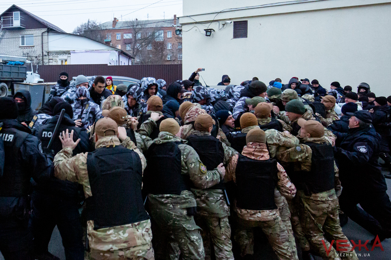 В Виннице на акции протеста произошла стычка с полицией. Фото: «Vежа»