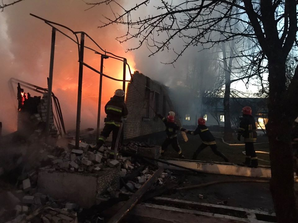Пожар в воинской части на Львовщине. Фото: Главное управление ГСЧС Украины во Львовской области