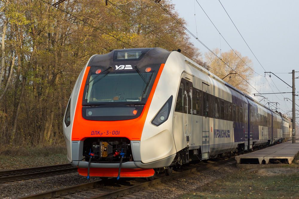 «Укрзализныця» тестирует новый украинский поезд. Фото: ТСН