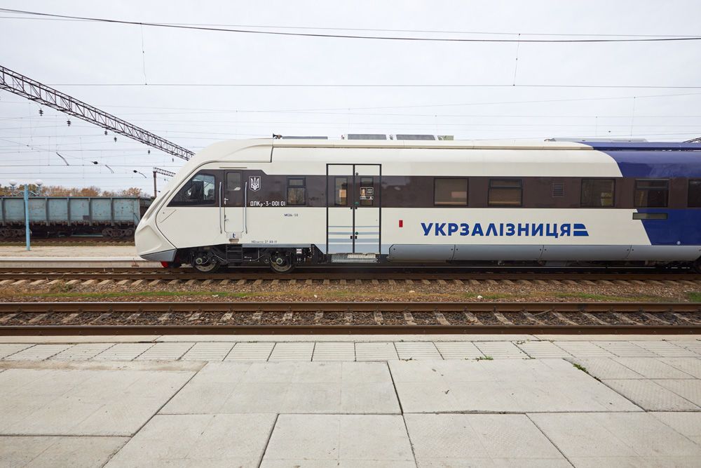 «Укрзализныця» тестирует новый украинский поезд. Фото: ТСН